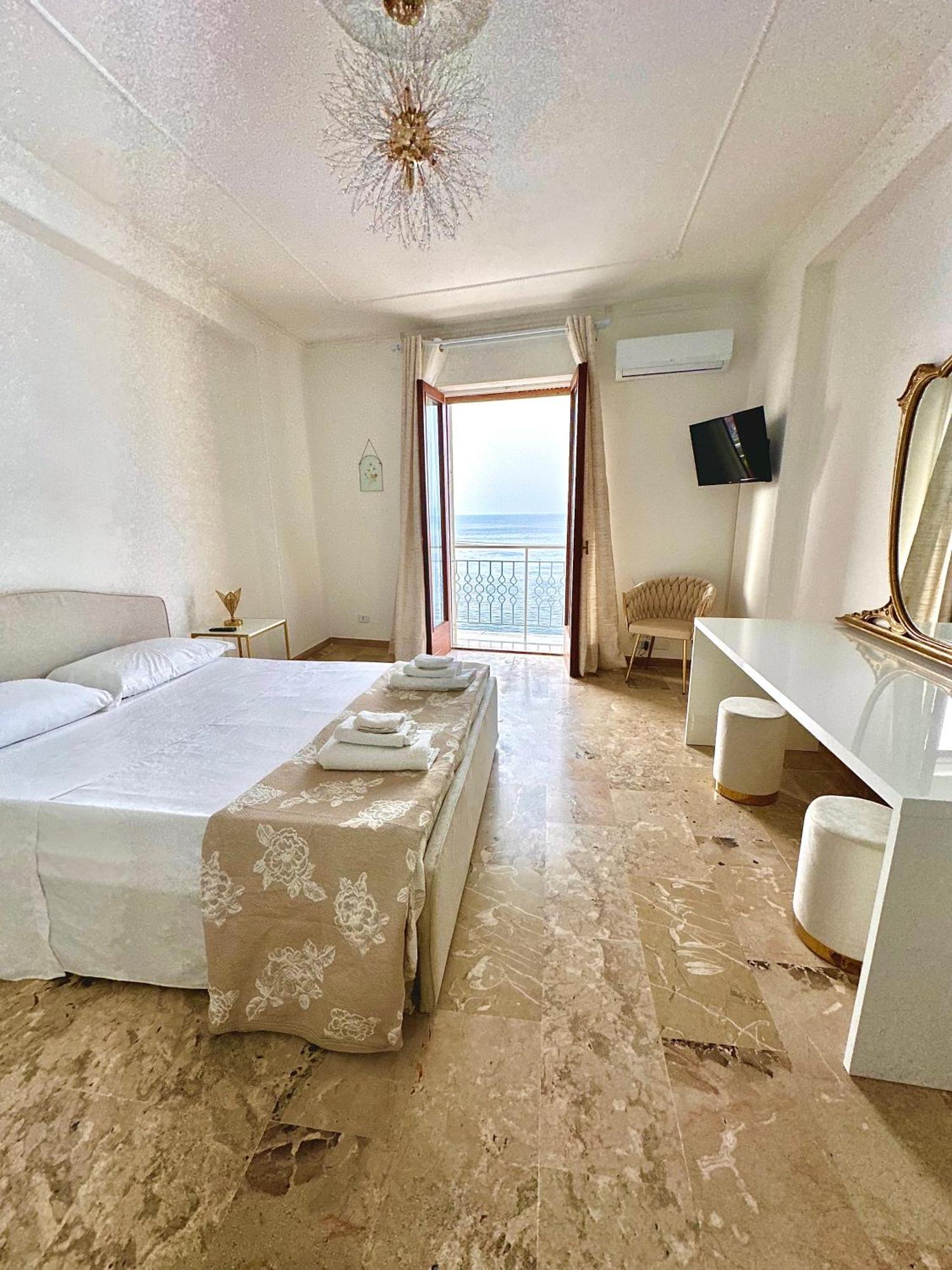 The View Apartment Scilla Exterior photo